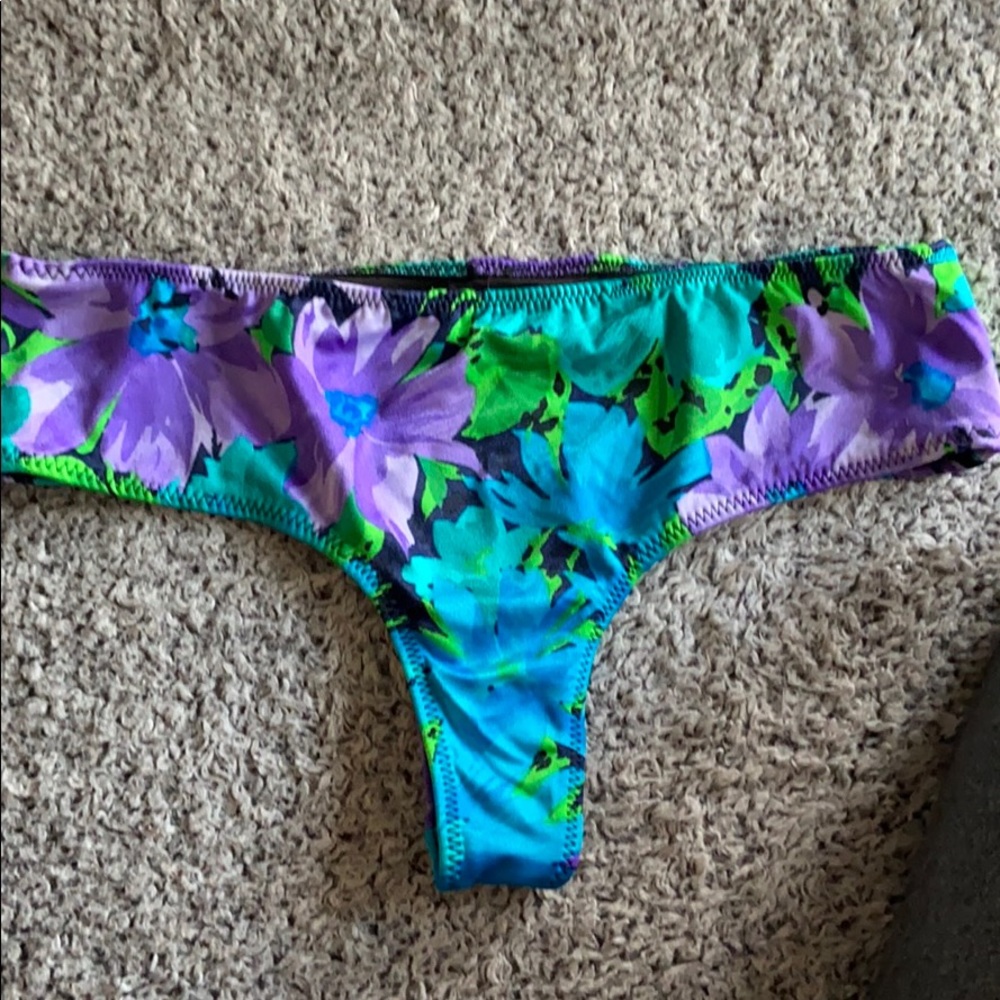 Cheeky bikini bottoms